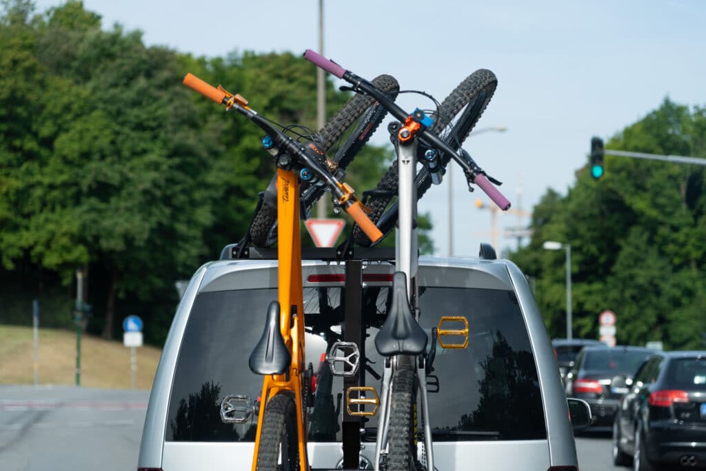 fastrack-innovativer-vertikaler-fahrradtr-ger-f-rs-auto